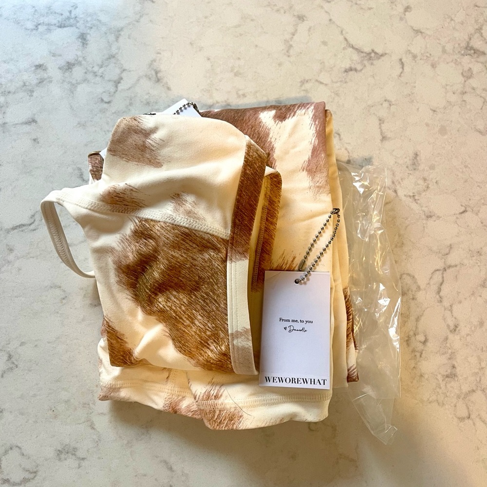 WeWoreWhat: V-Shape Cowhide Set (leggings and top)